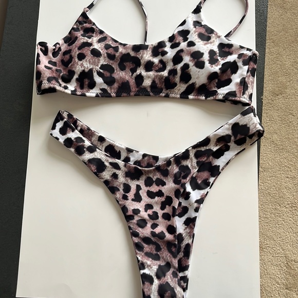 Two piece Bikini 👙 2/30 swim! - Picture 1 of 4